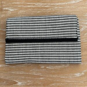 Stella and Dot City Slim CrossHatch clutch